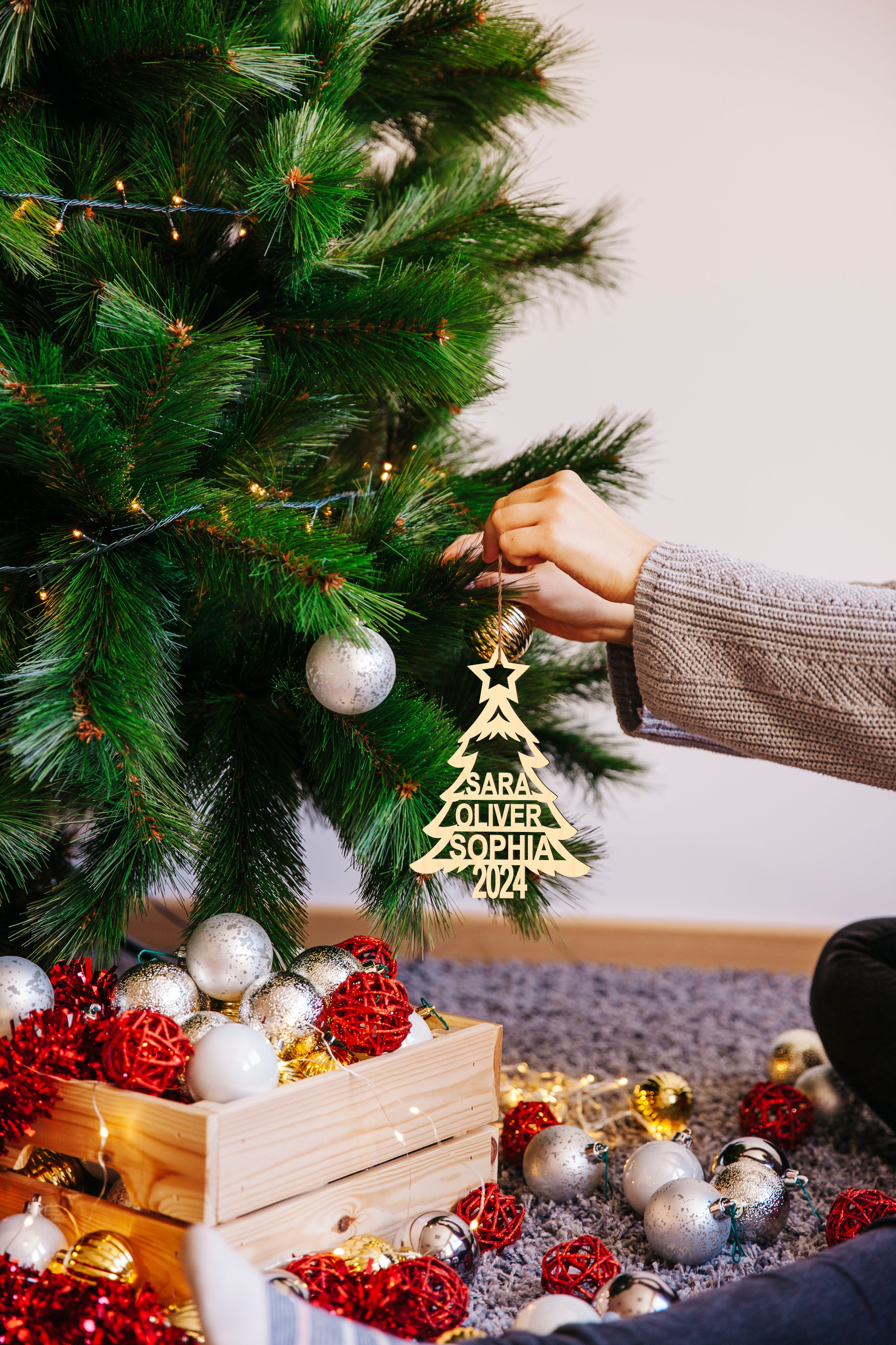 Family Christmas Ornaments 2024 Up to 8 Names Wooden Personalized Ornaments with Names